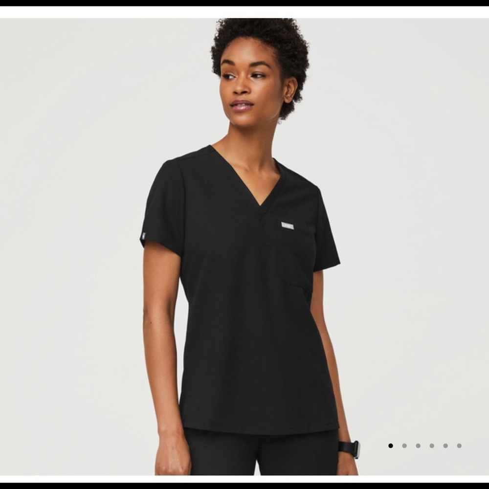 Woman’s Catarina scrub top small figs